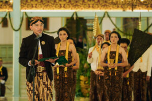 K.G.P.A.A. Mangkunegoro X saat menyampaikan sabda dalem atau amanat saat peringatan empat tahun kenaikan takhta di Pura Mangkunegaran, Selasa (27/1/2025). (Foto: Dokumentasi Pura Mangkunegaran)