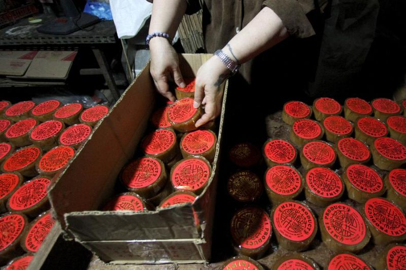 Ilustrasi kue keranjang yang dibuat untuk perayaan Imlek (Foto: Antara/Bram Selo)