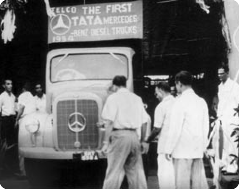 Truk Mercedes yang dibuat di India bekerja sama dengan Tata pada 1954, yang menandai masuknya perusahaan itu dalam sektor otomotif. (Foto: Tatamotors.com)