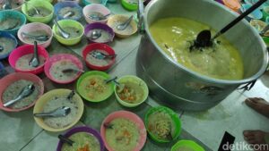 Bubur India yang menjadi kuliner khas buka puasa di Masjid Jami Pekojan Kota Semarang (Foto: Detikfood)