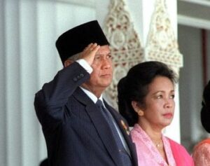 Presiden B.J. Habibie saat upacara 17 Agustus 1998 di Istana Merdeka, Jakarta (Foto: suara.com)