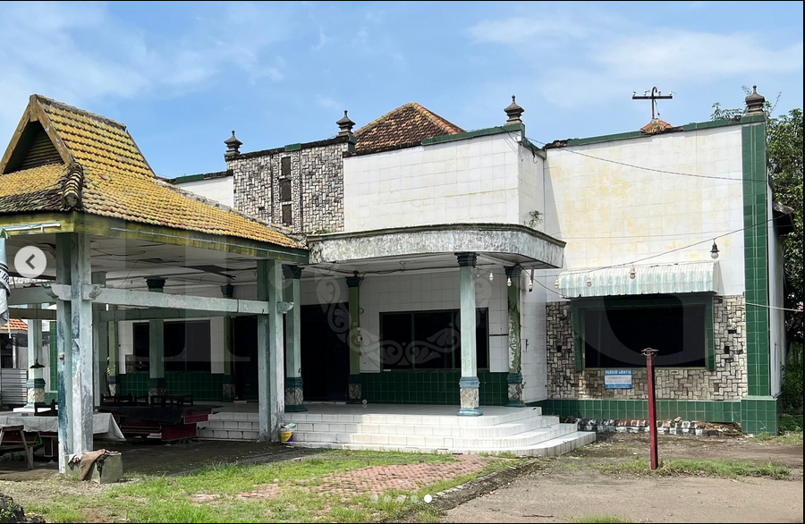 Markas Komando Distrik Militer (Kodim) 0816 Sidoarjo di lokasi lama, yang kemungkinan terkait dengan kasus Marsinah, Bangunan ini saat ini sudah tidak lagi menjadi Makodim karena markas komando telah dipindahkan ke lokasi baru. (Foto: Instagram/@het.oudegebouw)