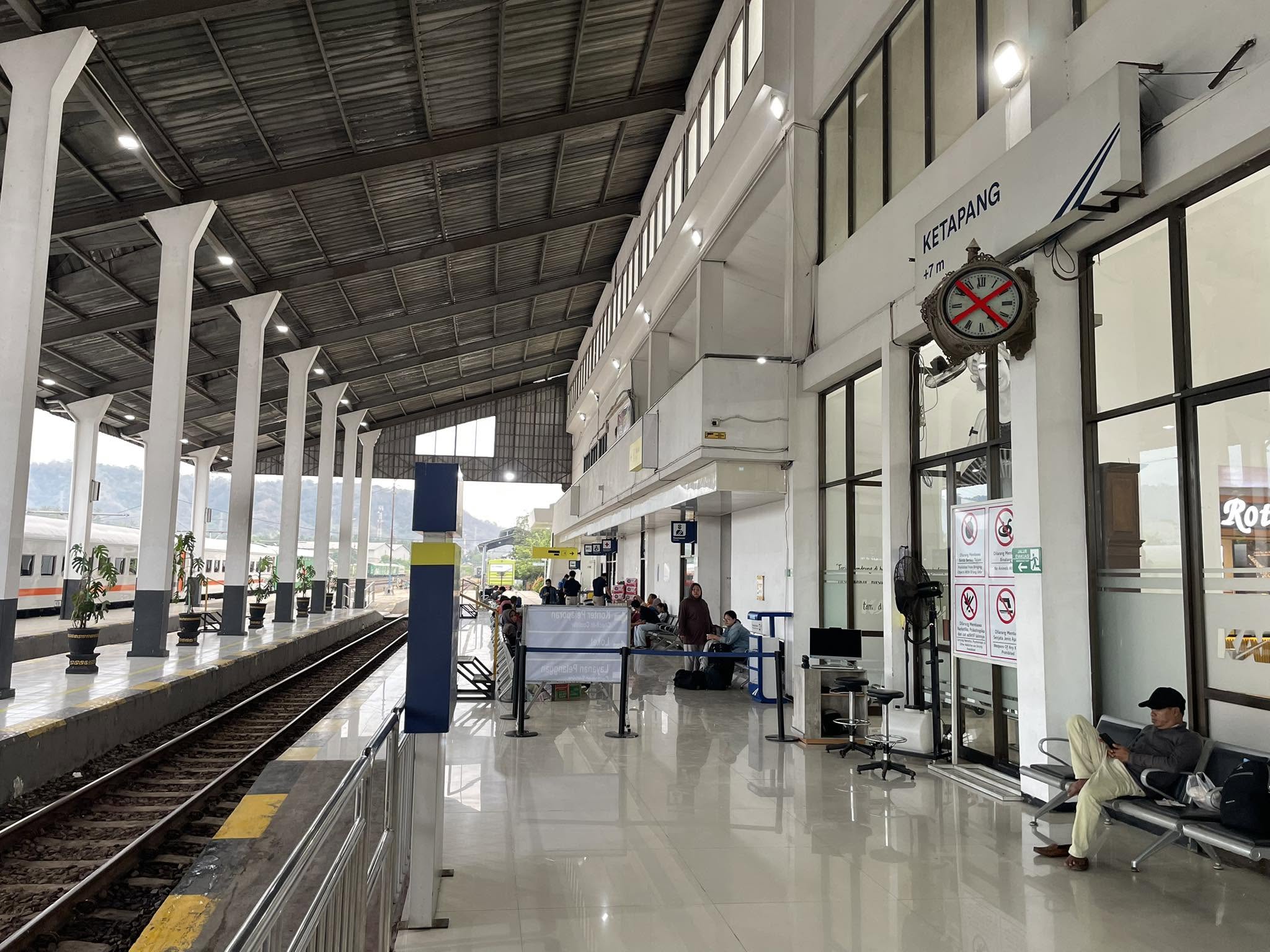 Stasiun Ketapang di Banyuwangi, Jawa Timur, stasiun paling ujung di sisi timur Pulau Jawa. (Foto: Facebook)